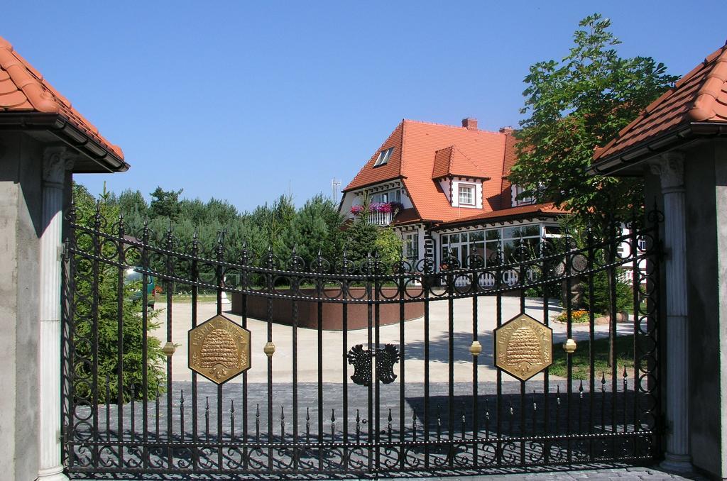 Dwor Bartnika Bed & Breakfast Narewka Exterior photo